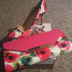 Floral pumps & clutch purse